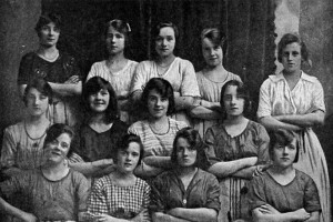 1900-moterys-ranka